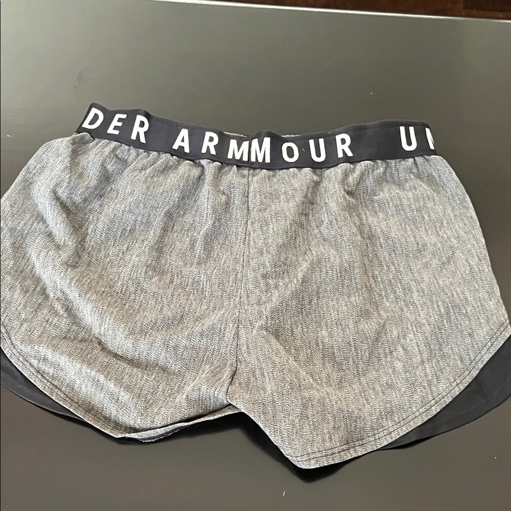 Under Armour Black Tank and Gray Shorts Set - Picture 5 of 9
